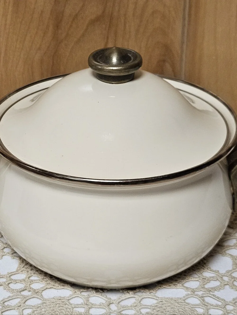 Vintage La Cuisine Gail Sutton Ivory Cream Enamel Pot Dutch Oven Brass Handles